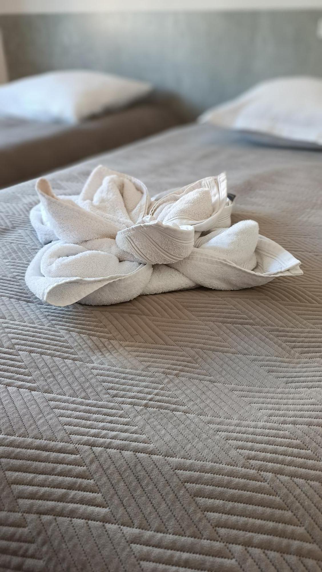 Hotel Le Pommeil Guéret Eksteriør billede