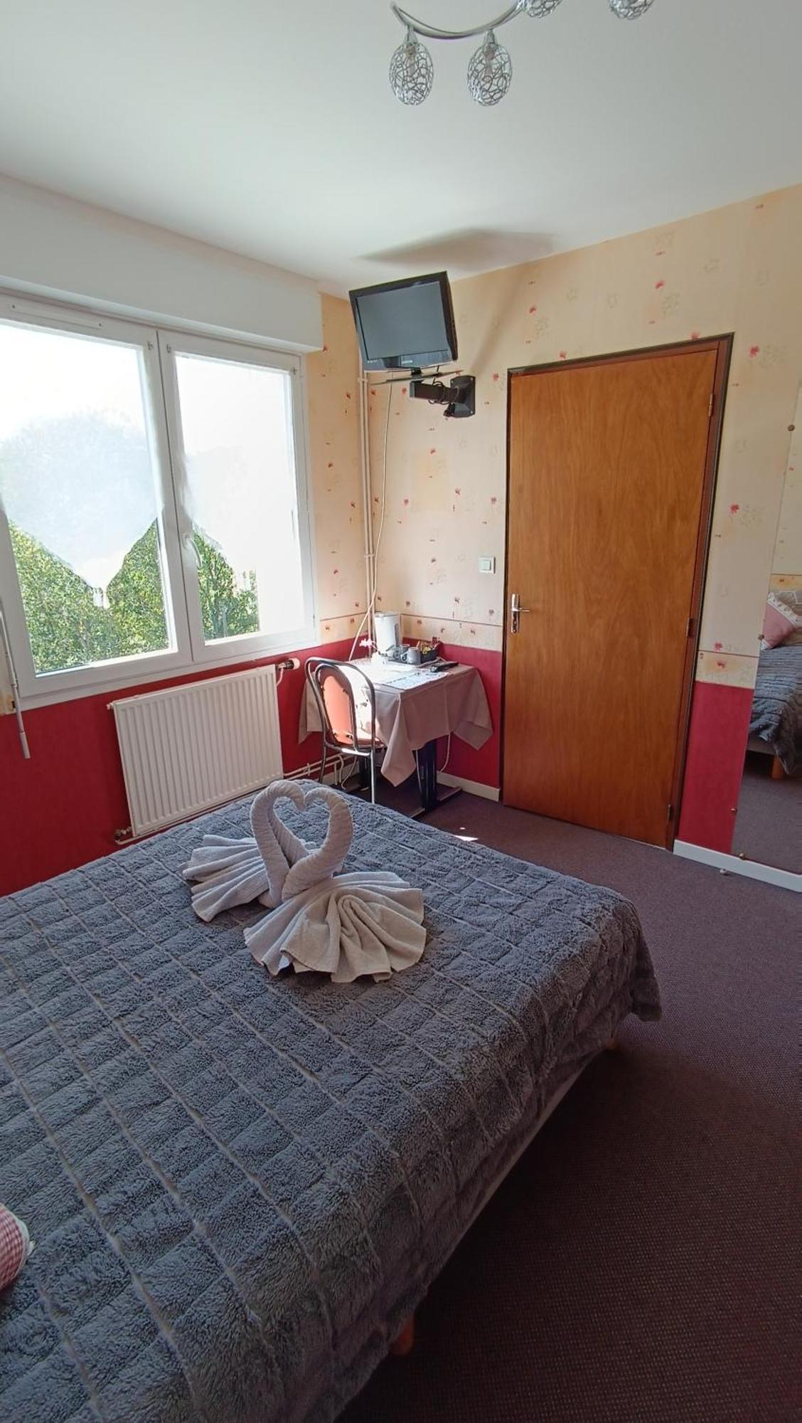 Hotel Le Pommeil Guéret Eksteriør billede