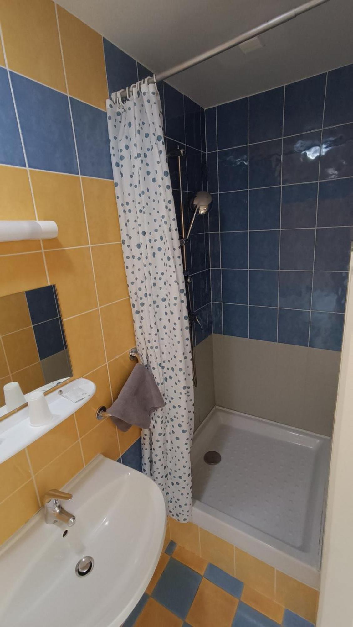 Hotel Le Pommeil Guéret Eksteriør billede