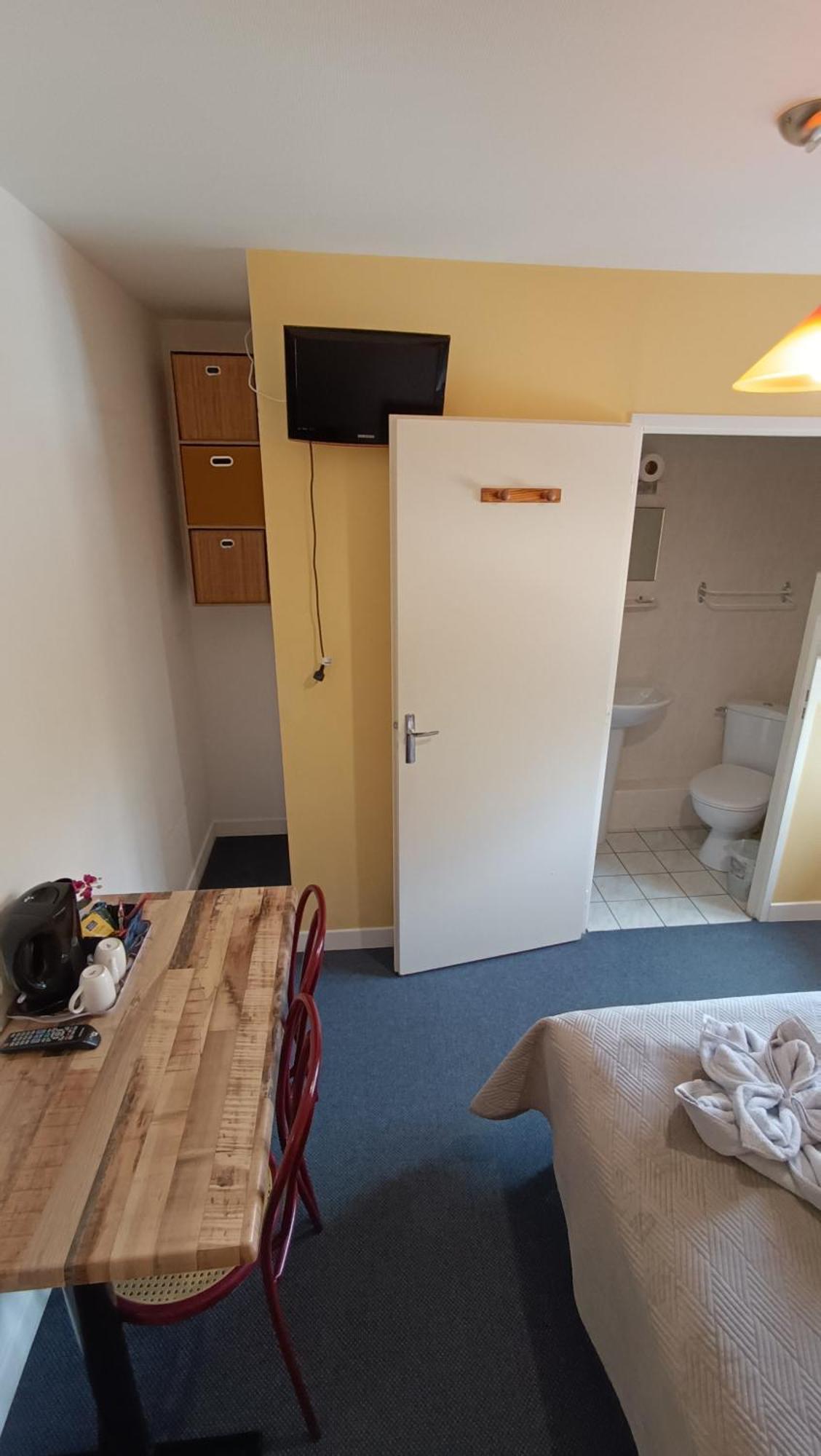 Hotel Le Pommeil Guéret Eksteriør billede