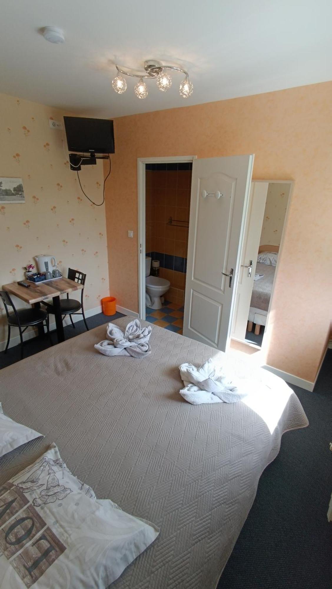 Hotel Le Pommeil Guéret Eksteriør billede